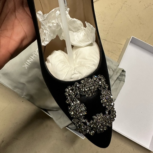 Manolo Blahnik Hangisi satin pumps - Picture 5 of 9